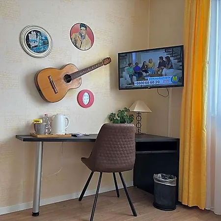 Movieworld Hotel *